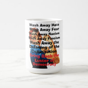 Die Tasse des Kaffees für die Demokratie zurückbri
