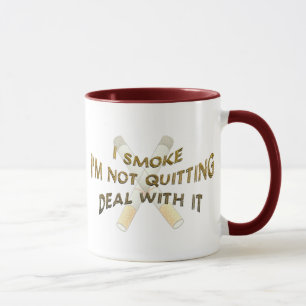 Die Tasse des stolzen Rauchers