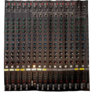 Die Taste am Audio-Mixer Duschvorhang