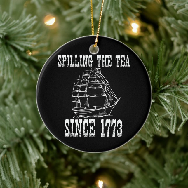 Die Tee verbreiten seit 1773 Jul Geschichtslehrer Keramik Ornament (Baum)