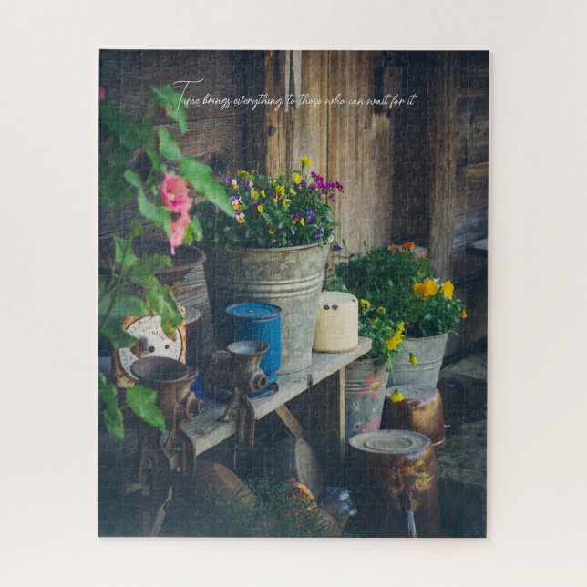 Die Terrasse des Landhauses ist mit lebendigen Sti (Vertikal)