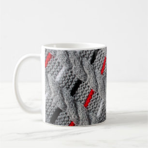die Textur des Strickstoffes mit gestreiftem p Kaffeetasse
