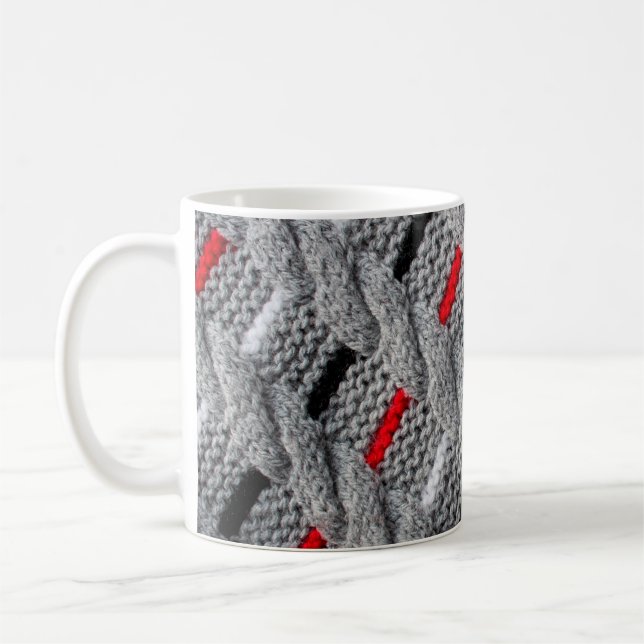 die Textur des Strickstoffes mit gestreiftem p Kaffeetasse (Links)