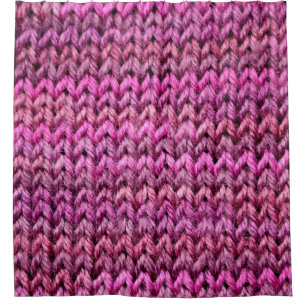 die Textur des Strickstoffes mit gestreiftem Unter Duschvorhang