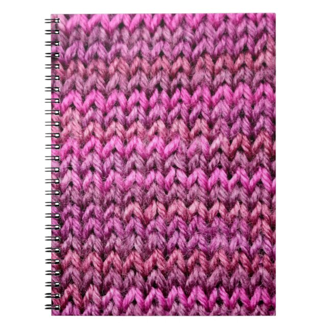 die Textur des Strickstoffes mit gestreiftem Unter Notizblock (Vorderseite)
