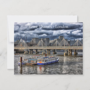 Die Themse London unter einem wolkigen Himmel Postkarte