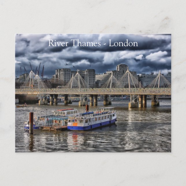 Die Themse London unter einem wolkigen Himmel Postkarte (Vorderseite)