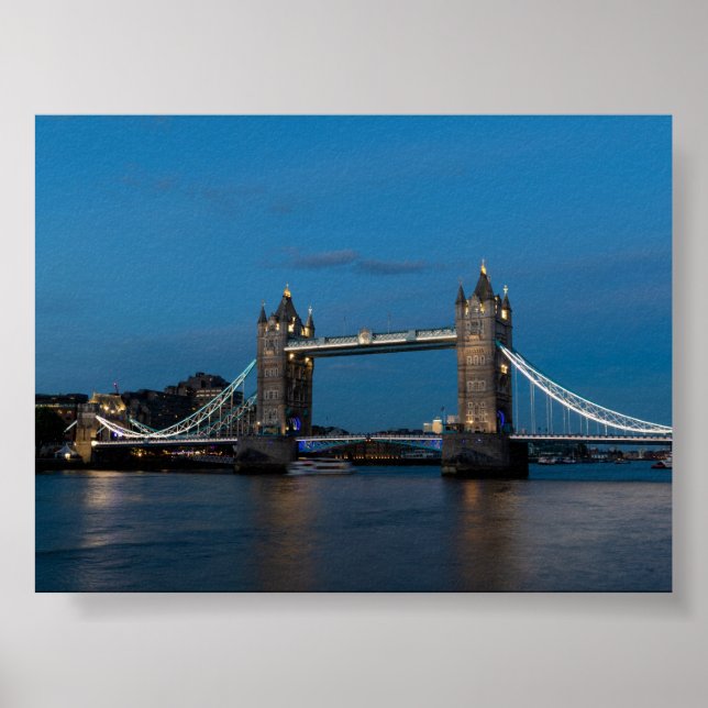 Die Tower Bridge zur blauen Stunde Poster (Vorne)