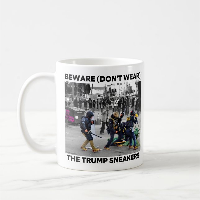 "DIE TRUMP-SNEAKER" KAFFEETASSE (Links)