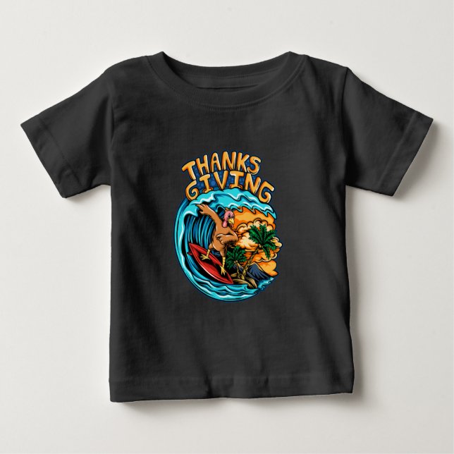 Die Türkei reitet ein Surfboard auf den Ozeanwelle Baby T-shirt (Vorderseite)