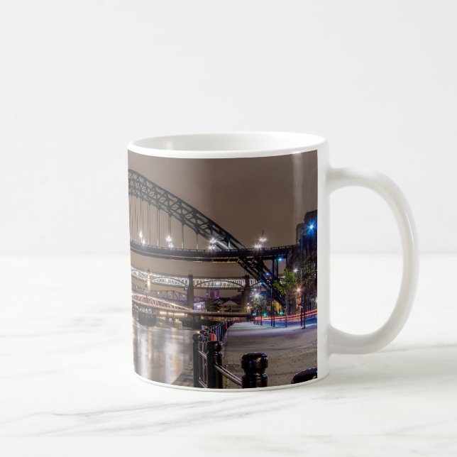 Die Tyne-Brücke in der Nacht Kaffeetasse (Rechts)