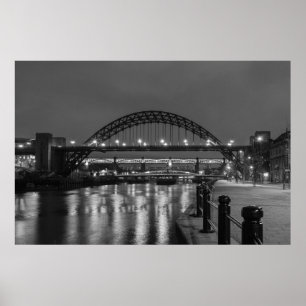Die tyne-Brücke nachts Poster