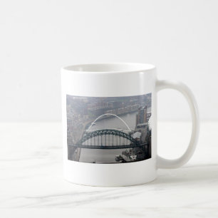 Die Tyne-Brücke und die Millennium-Brücke Kaffeetasse