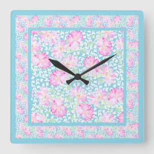 Die Uhr an der quadratischen Wand, Rosen, weiße Sc