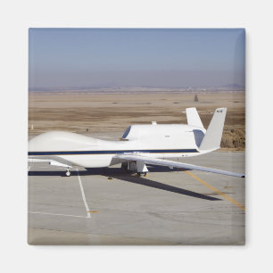 Die unbemannten Flugzeuge des globalen Falken Magnet