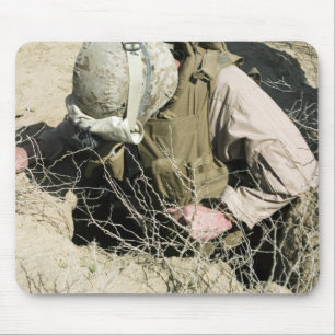 Die US-Marine springt ein Loch hinunter Mousepad