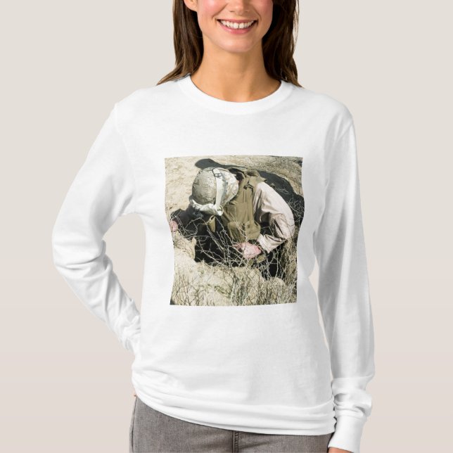 Die US-Marine springt ein Loch hinunter T-Shirt (Vorderseite)