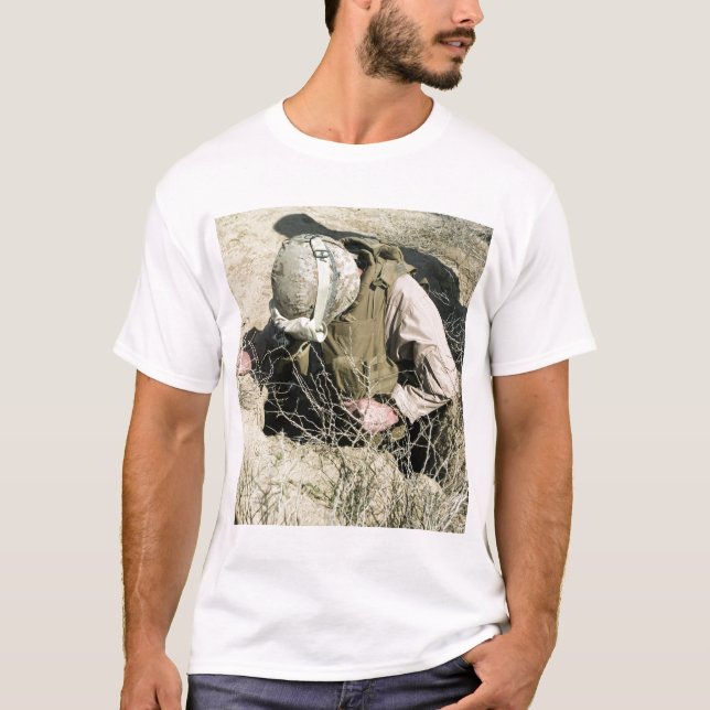 Die US-Marine springt ein Loch hinunter T-Shirt (Vorderseite)