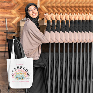 Die von Adiela Akoo entworfene ÜBERFLOW-Tasche Jumbo Stoffbeutel
