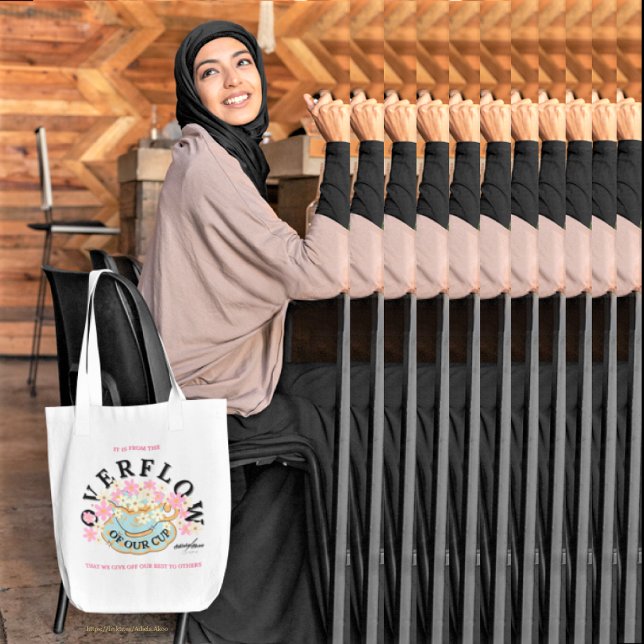 Die von Adiela Akoo entworfene ÜBERFLOW-Tasche Jumbo Stoffbeutel (OVERFLOW Tote by Poet Adiela Akoo bcoz that's when we give off our best. Love it? GET it!)