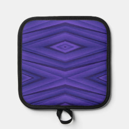 Die Vorderseite zeigt ein violettes geometrisches  Topflappen