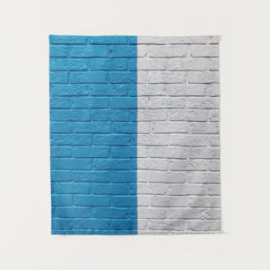 Die Wand ist blau und weiß gestrichen Wandteppich