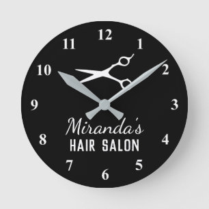 Die Wanduhr für die Dekoration des Salons in Schw