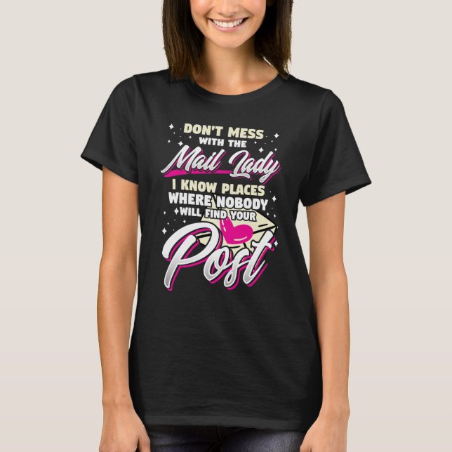 Die weibliche Postarbeiterin verrät sich nicht mit T-Shirt (Vorderseite)