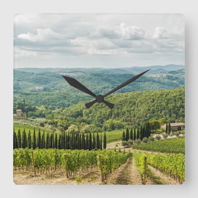 Die Weinberge am Morgen in Chianti. Quadratische Wanduhr (Vorderseite)