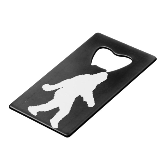 Die weiße Silhouette von Gone Squatchin Kreditkarten Flaschenöffner (Vorderseite Schrägansicht)