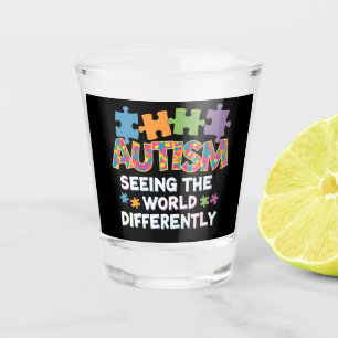 Die Welt anders sehen Autismus-Bewusstsein Schnapsglas