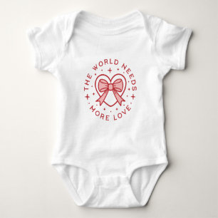 Die Welt braucht mehr Liebe, Herzbeuge Baby Strampler