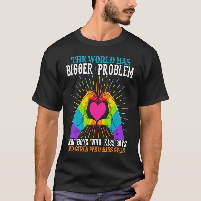 Die Welt hat ein größeres Problem als Jungen, die  T-Shirt (Vorderseite)