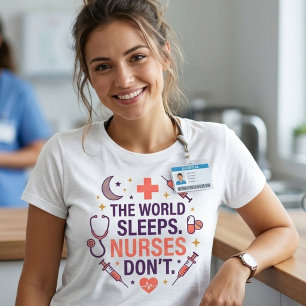 Die Welt schläft, Krankenschwestern nicht Lustige Tri-Blend Shirt
