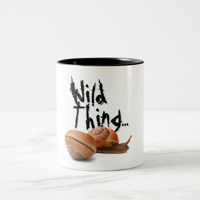 Die wilde Seite einer Schnecke Zweifarbige Tasse (Mittel)