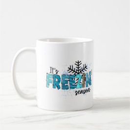 Die Winterferien mit ihren kalten Schneeflocken Kaffeetasse
