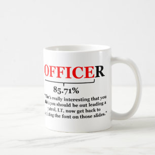 Die Wirklichkeit des Seins ein Militäroffizier mi Kaffeetasse