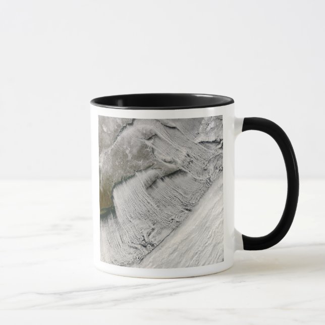 Die wolkigen Straßen vor Neuengland und den Mariti Tasse (Rechts)