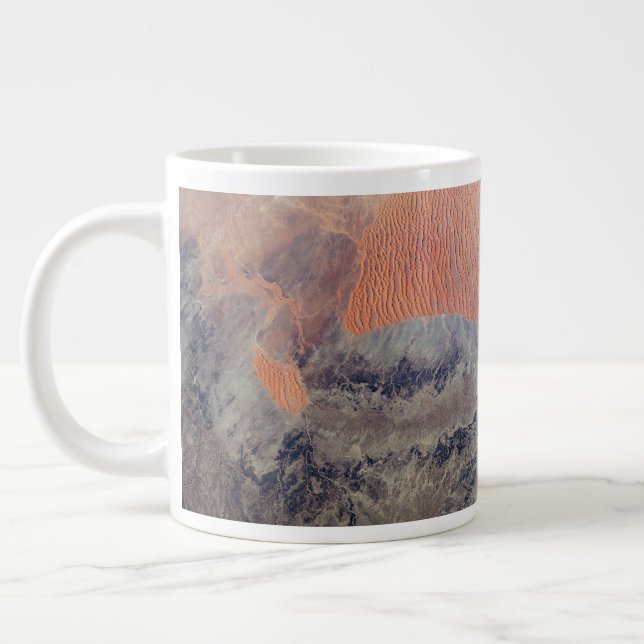 Die Wüste der Sahara in Algerien, Nordafrika. Jumbo-Tasse (Links)