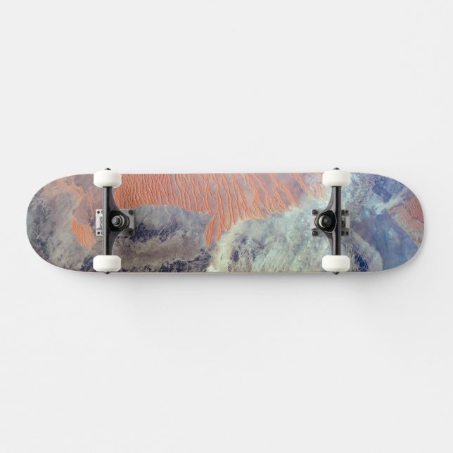 Die Wüste der Sahara in Algerien, Nordafrika. Skateboard (Horizontal)