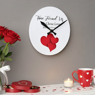 Die Zeit fand uns, wir wählten Liebe Zitat zum Val Runde Wanduhr