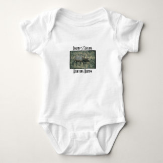 Die Zukunft des Vatis, Freund jagend Baby Strampler