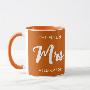 Die zukünftige Mrs Nachname Feier Orange Weiß Tasse