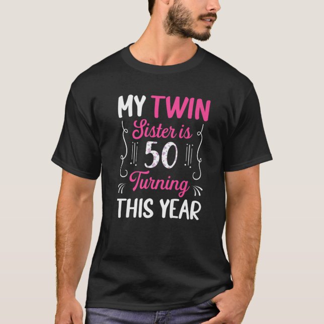 Die Zwillingsschwester dreht dieses Jahr Niedlich  T-Shirt (Vorderseite)