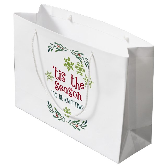 Dies ist die Jahreszeit, um Knitter Weihnachten zu Große Geschenktüte (Rückseite Schrägansicht)