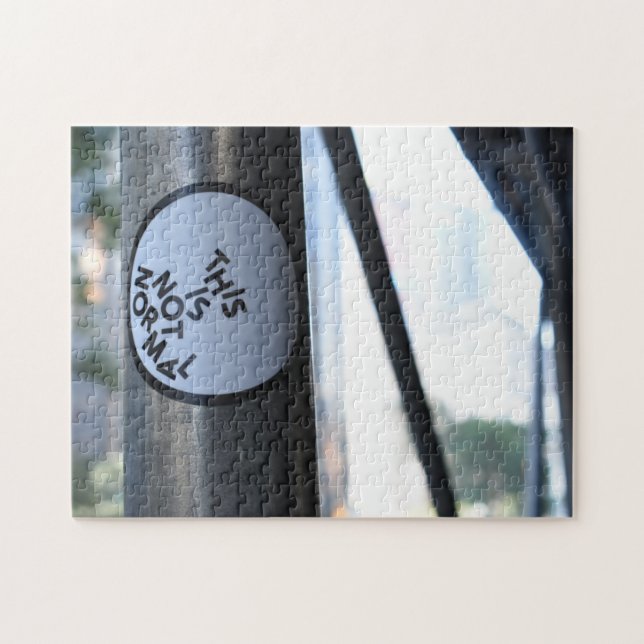 Dies ist nicht normal Street Fotografy Graffiti NY (Horizontal)