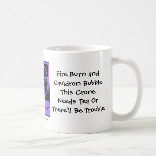 Diese alte Frau benötigt Tee! Tee-Süchtige Kaffeetasse