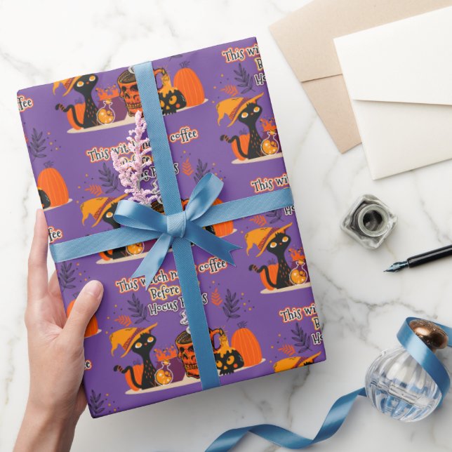 Diese Hexe braucht Kaffee vor einem Hokus Geschenkpapier (Schenken)