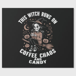 Diese Hexe läuft auf Kaffee, Chaos und Süßigkeiten Geschenkpapier