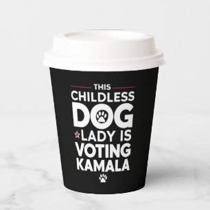 Diese kinderlose Hunde-Lady wählt Kamala bei der W Pappbecher